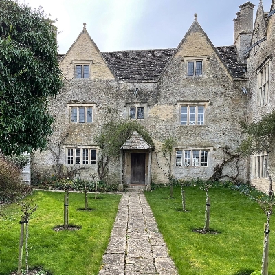 Wedding News: Holy Grail tapestries loaned to Kelmscott Manor in rural Oxfordshire