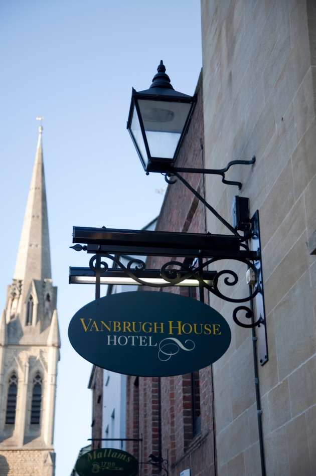 Discover Oxford on a romantic mini-moon at a gorgeous boutique hotel: Image 1