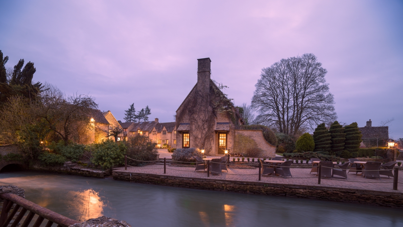 Oxfordshire hotel wedding venue now open for bookings: Image 1