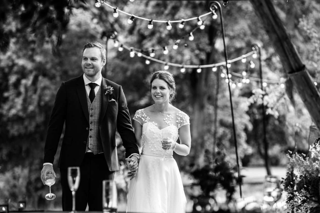 Real wedding extra: Fay and Mike's gorgeous Oxfordshire wedding: Image 1