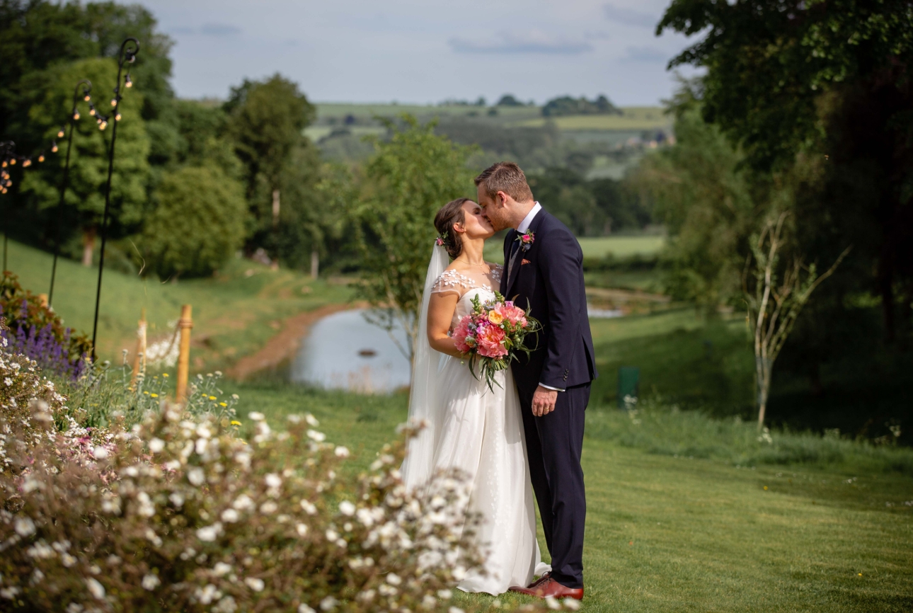 Real wedding extra: Fay and Mike's gorgeous Oxfordshire wedding: Image 2