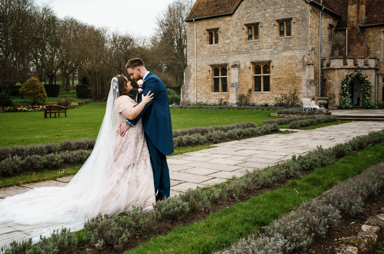 Real wedding extra:Sarah and Sean's romantic Buckinghamshire wedding: Image 2