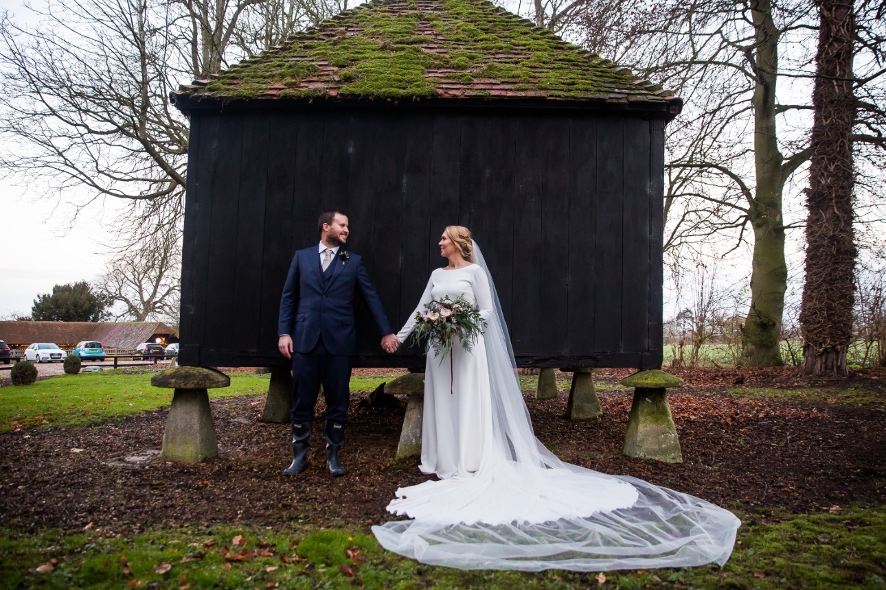 Real wedding extra: Stephanie and James' glorious Oxfordshire wedding: Image 1