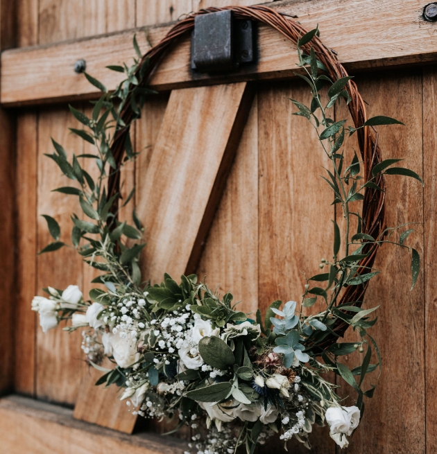 How to decorate your barn wedding venue during the winter season: Image 2