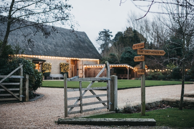 How to decorate your barn wedding venue during the winter season: Image 5