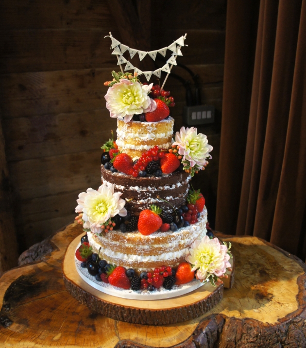 Rosie, of Berkshire's Cakes & Lace Weddings talks all things sweet: Image 2