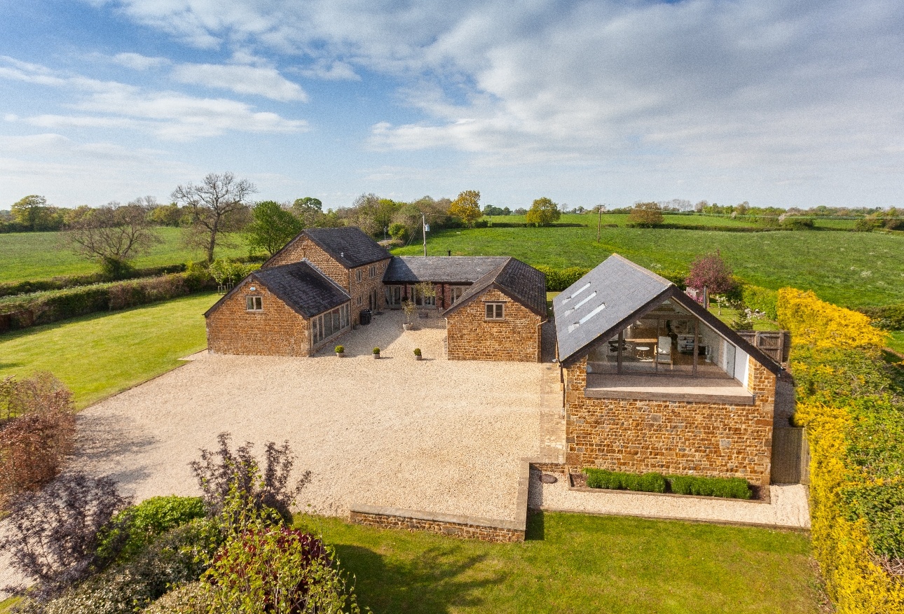 Oxford property modern converted barns surrounded by land