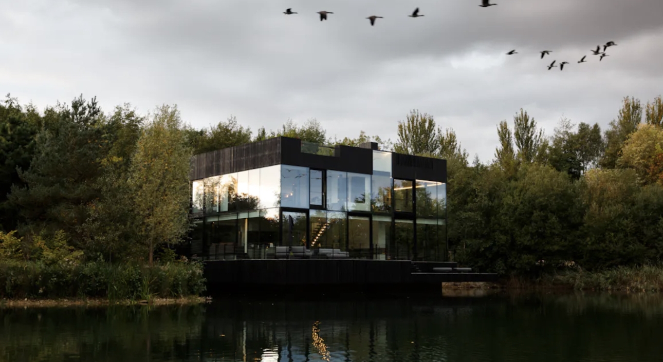 Glass-fronted holiday home available with StayOne in the Cotswolds