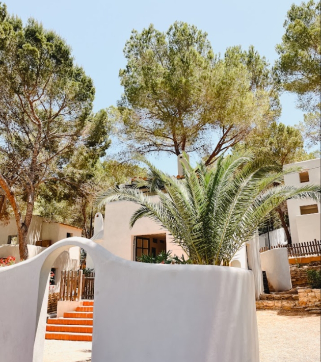 view of hotel with lots of greenery